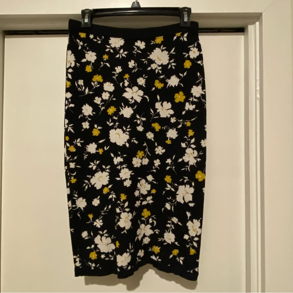 EUC sweater pencil skirt with flowers